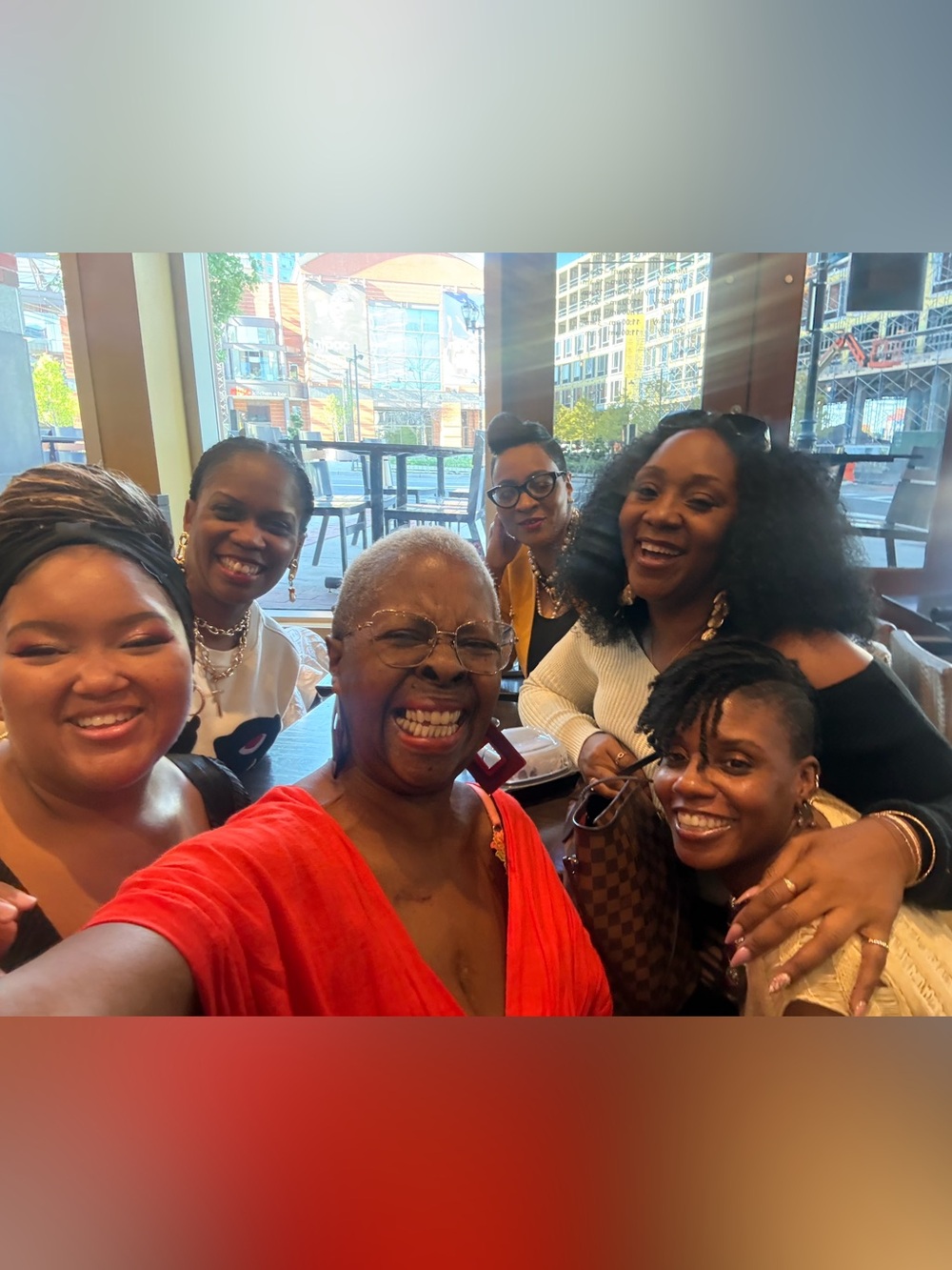 I’m Live!🥰🙏🏿👜👀 - Picture 9 of 11